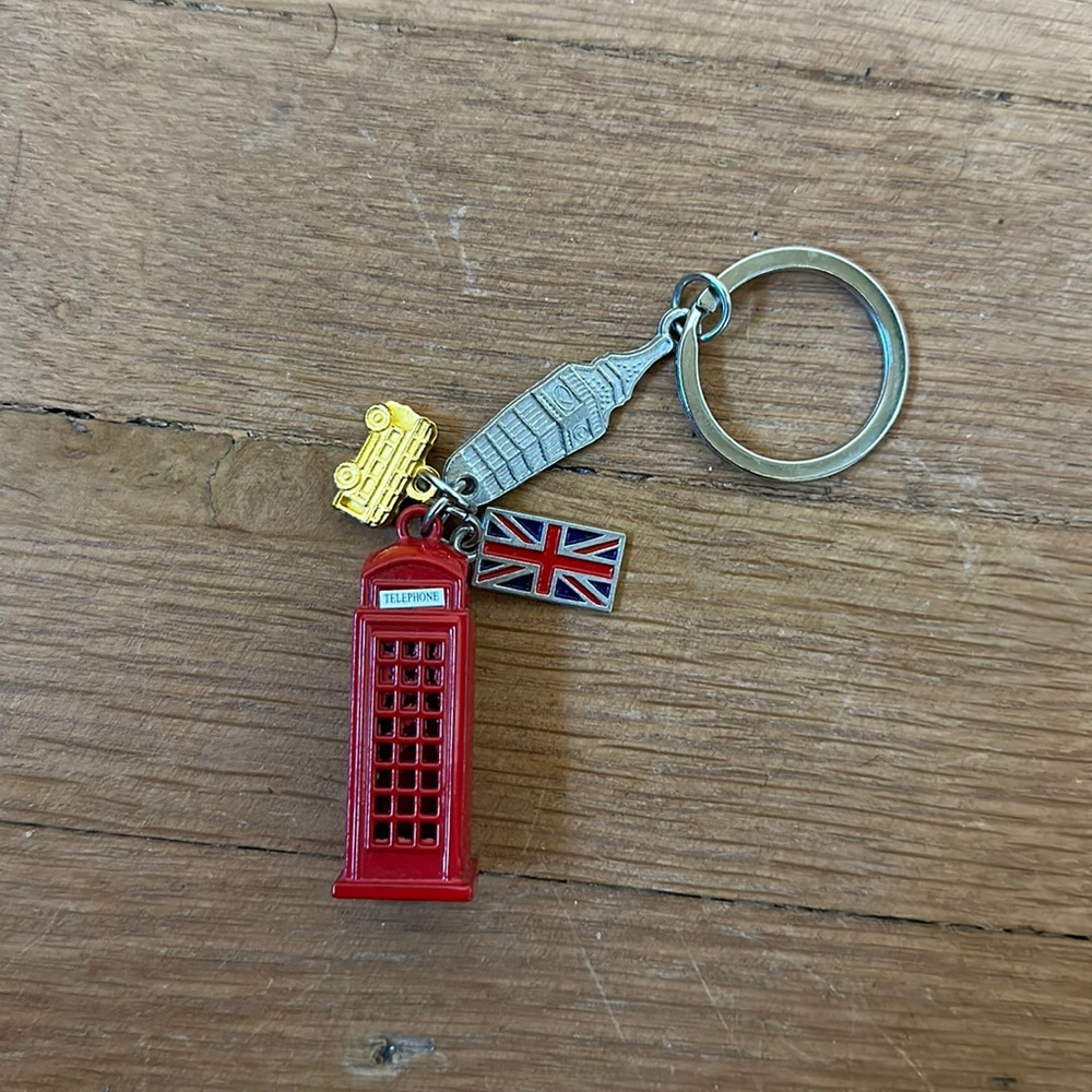 New vintage London Big Ben Union Jack phone booth cluster keychain